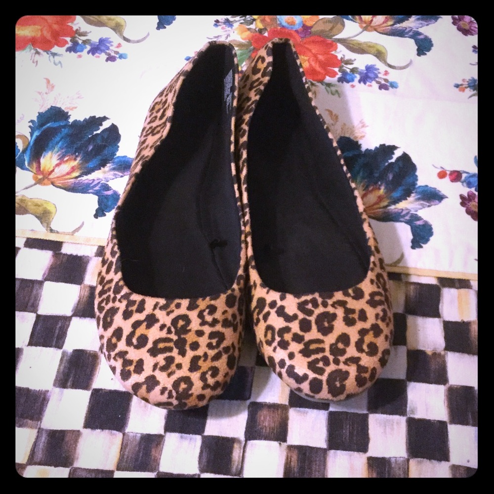 Leopard print ballet flats